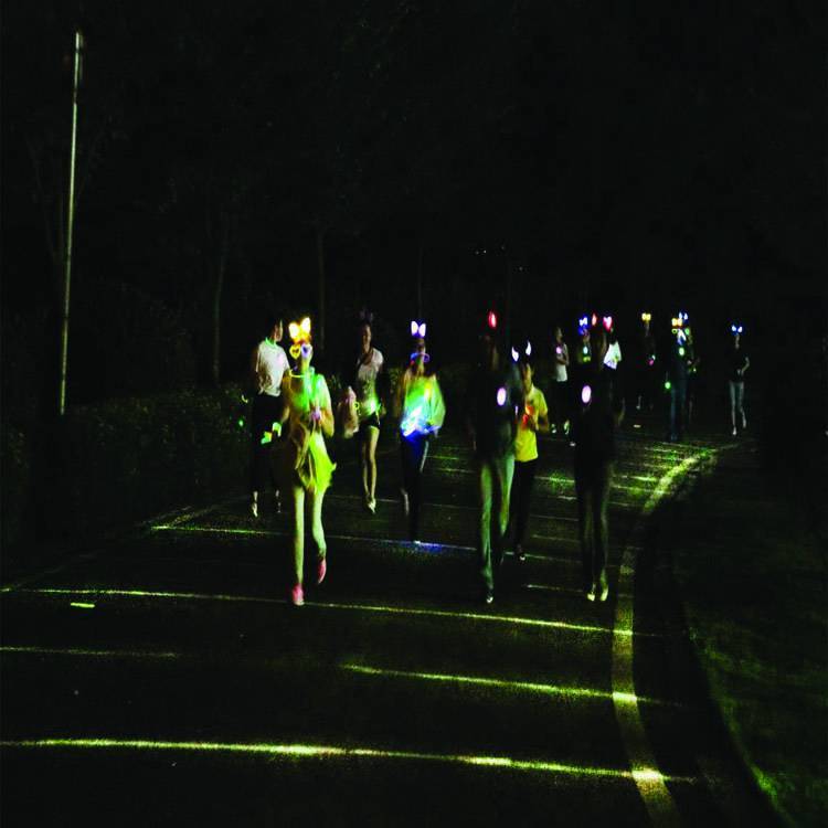 海尼供應(yīng)夜光石鋪張材料 運動保護墊 1200平方米規(guī)格